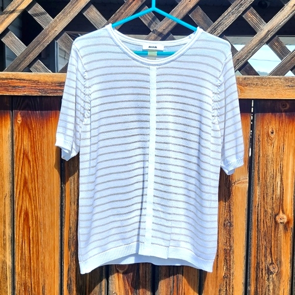 ⭐️Alia Tan and Cream loose knit Tee - Picture 7 of 9